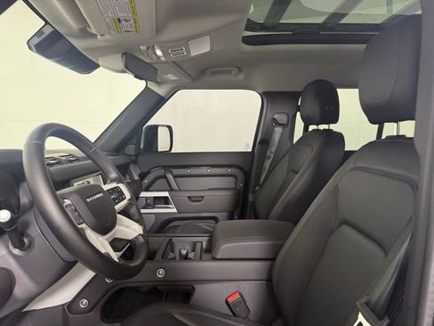 New 2024 Land Rover Defender 110 S image 32