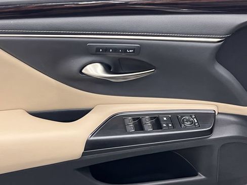 Certified 2021 Lexus ES 300h w/ Premium Package FWD image 10