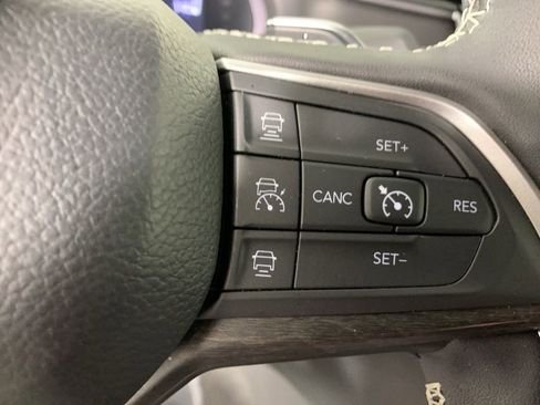 Used 2025 Jeep Grand Cherokee L Limited AWD/4WD image 21