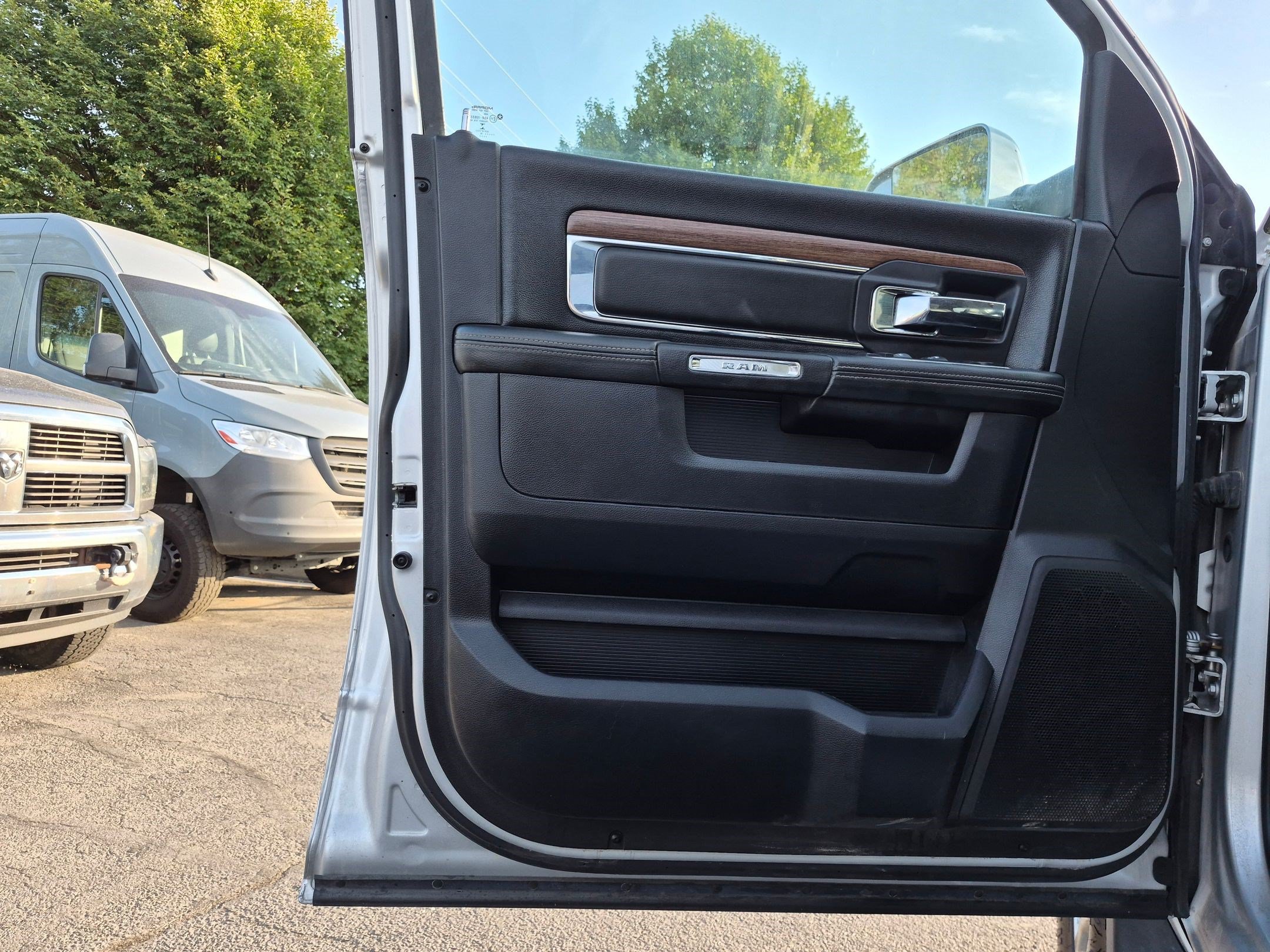 Used 2016 RAM 2500 Laramie w/ Convenience Group AWD/4WD image 14