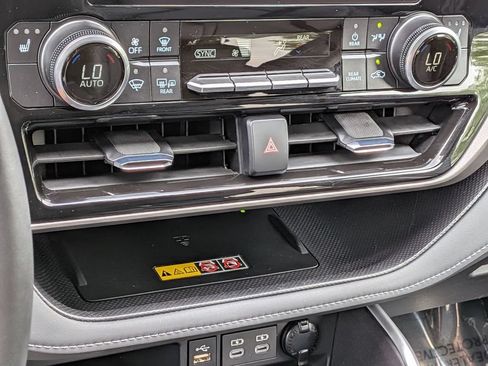 Used 2026 Toyota Highlander XLE AWD/4WD image 26