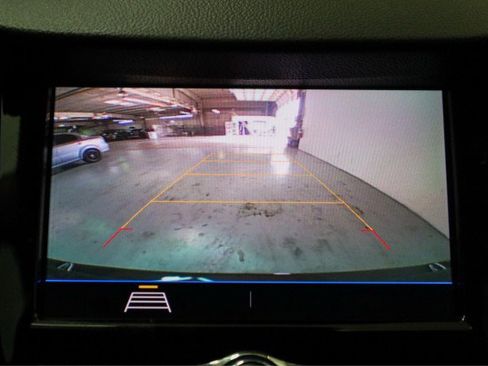 Used 2022 Chevrolet Trax LT w/ Midnight Edition image 14