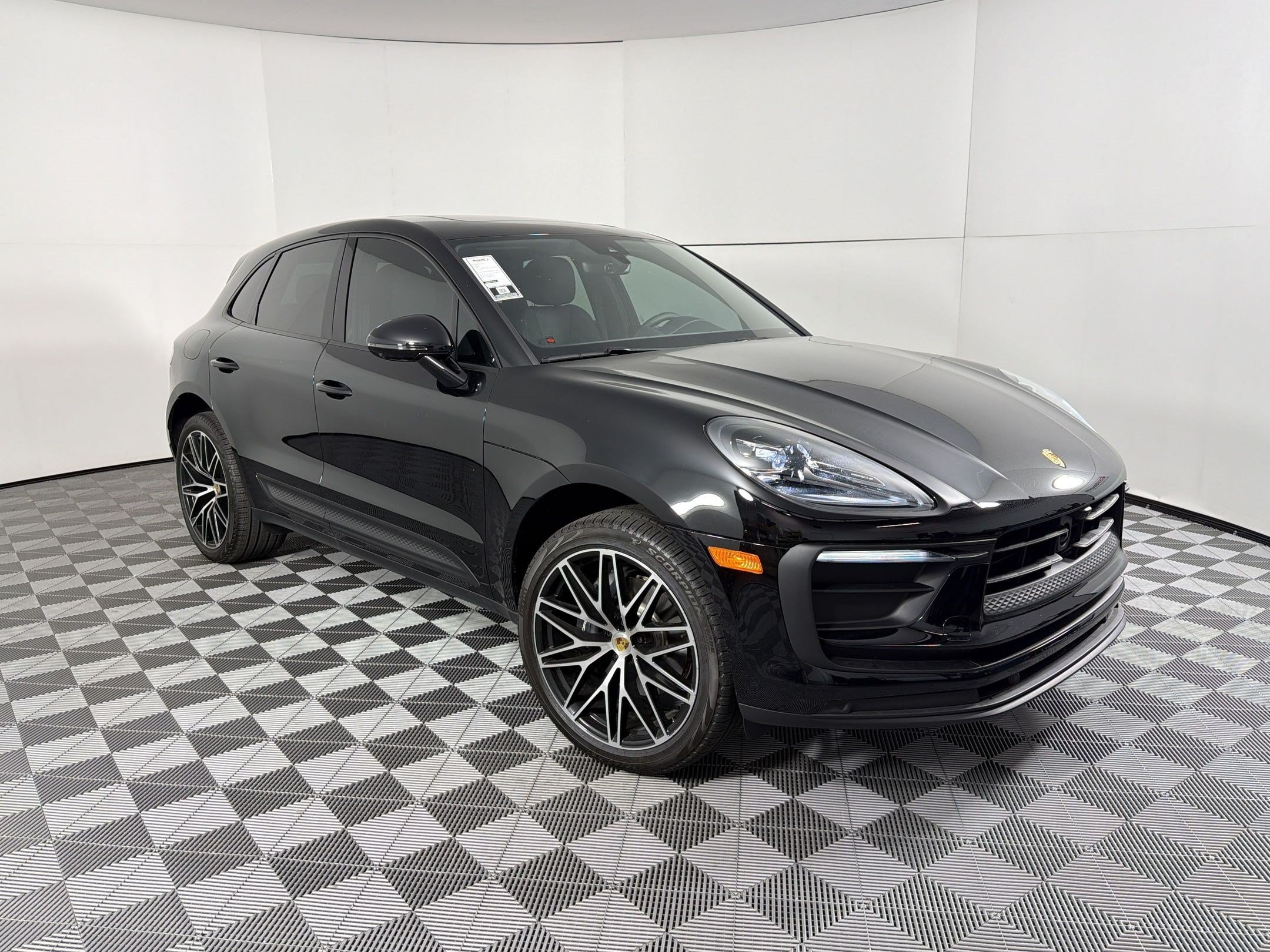 Used 2026 Porsche Macan AWD/4WD image 7