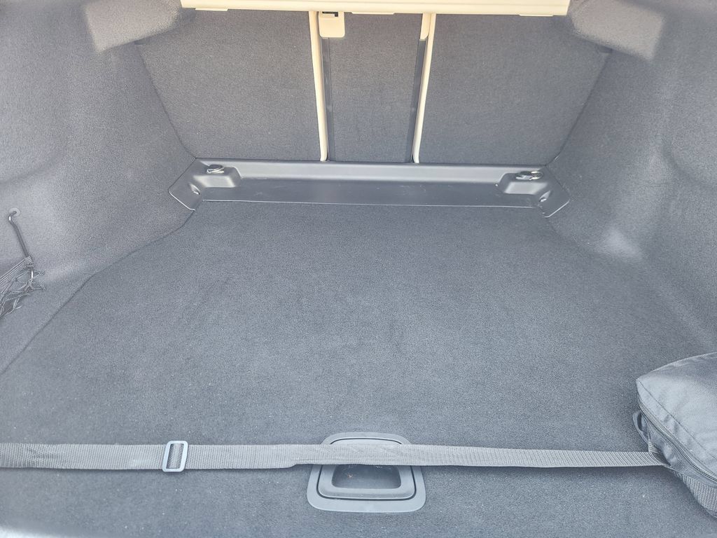 Used 2025 Mercedes-Benz C 300 Sedan image 31