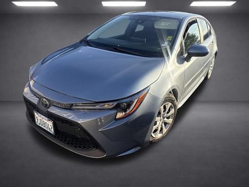 Used 2020 Toyota Corolla LE FWD image 3