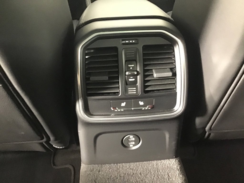 Certified 2026 Porsche Macan AWD/4WD image 25
