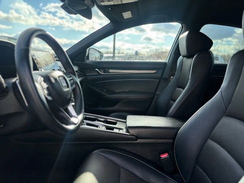 Used 2018 Honda Accord Sport image 11