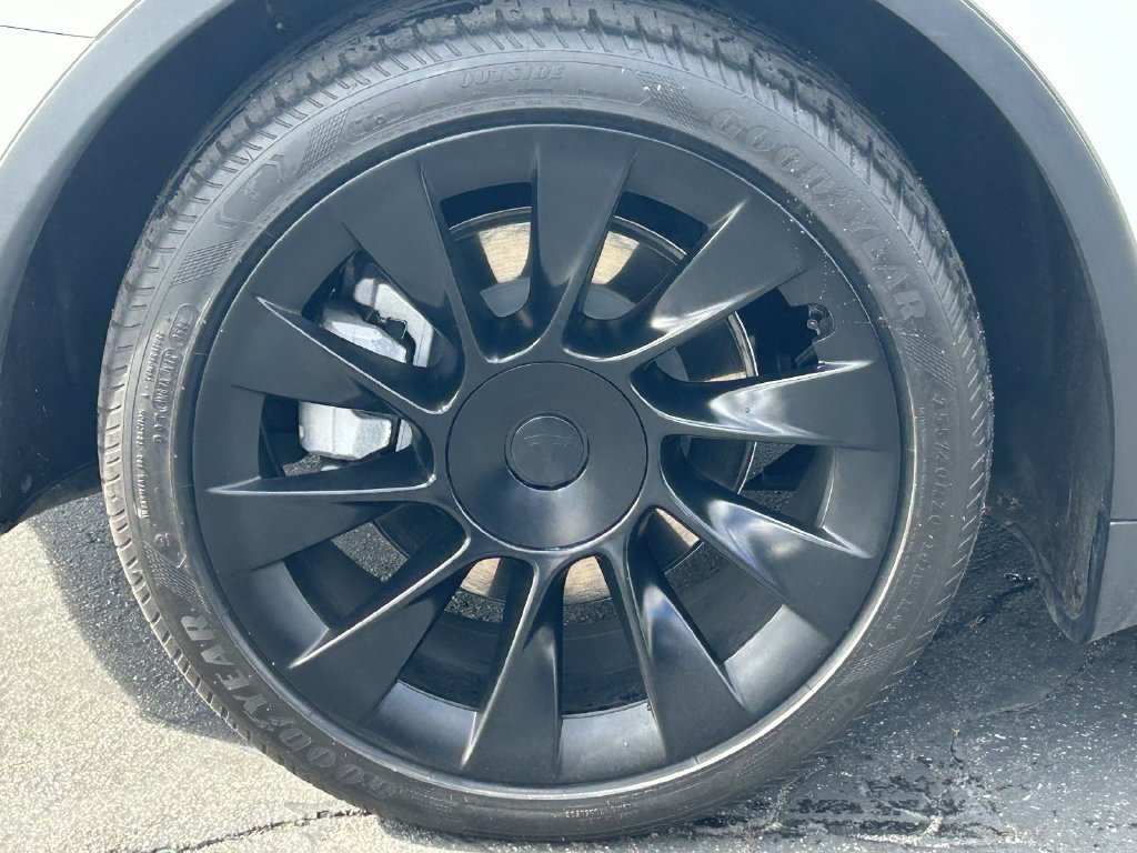 Used 2024 Tesla Model Y Long Range AWD/4WD image 7