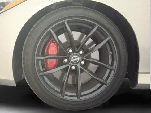 Used 2025 Nissan Z Performance w/ Floor Mat Package RWD image 9