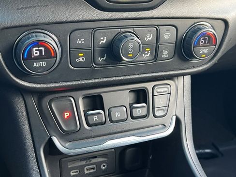 Used 2020 GMC Terrain SLT image 18