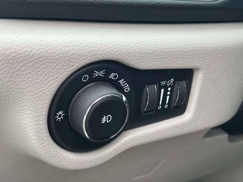 Used 2017 Chrysler Pacifica Touring-L FWD image 21
