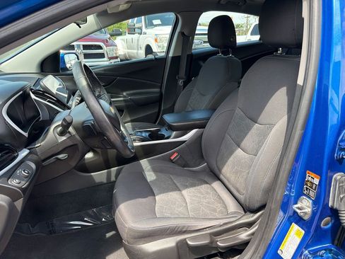 Used 2016 Chevrolet Volt LT w/ Comfort Package FWD image 9