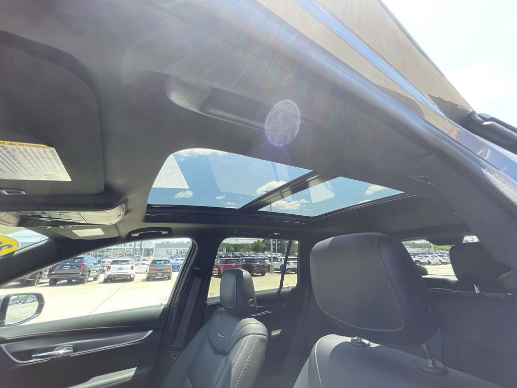 Certified 2024 Cadillac XT6 Luxury FWD image 15