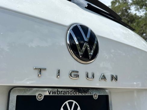 Certified 2024 Volkswagen Tiguan SE R-Line FWD image 41