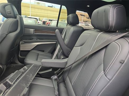 Used 2026 Cadillac Vistiq Sport w/ LPO, Floor Liner Package AWD/4WD image 15