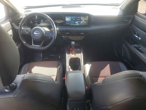 Used 2025 Nissan Kicks SR FWD image 17