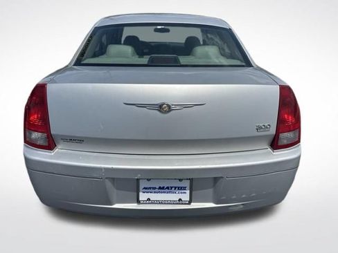 Used 2006 Chrysler 300 Touring RWD image 4