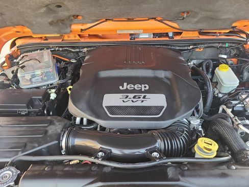 Used 2013 Jeep Wrangler Unlimited Rubicon w/ Connectivity Group AWD/4WD image 22