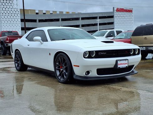 Used 2022 Dodge Challenger R/T Scat Pack w/ Plus Package RWD image 2