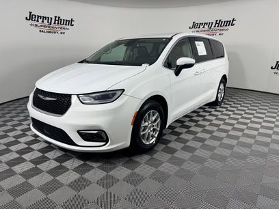 Used 2023 Chrysler Pacifica Touring-L