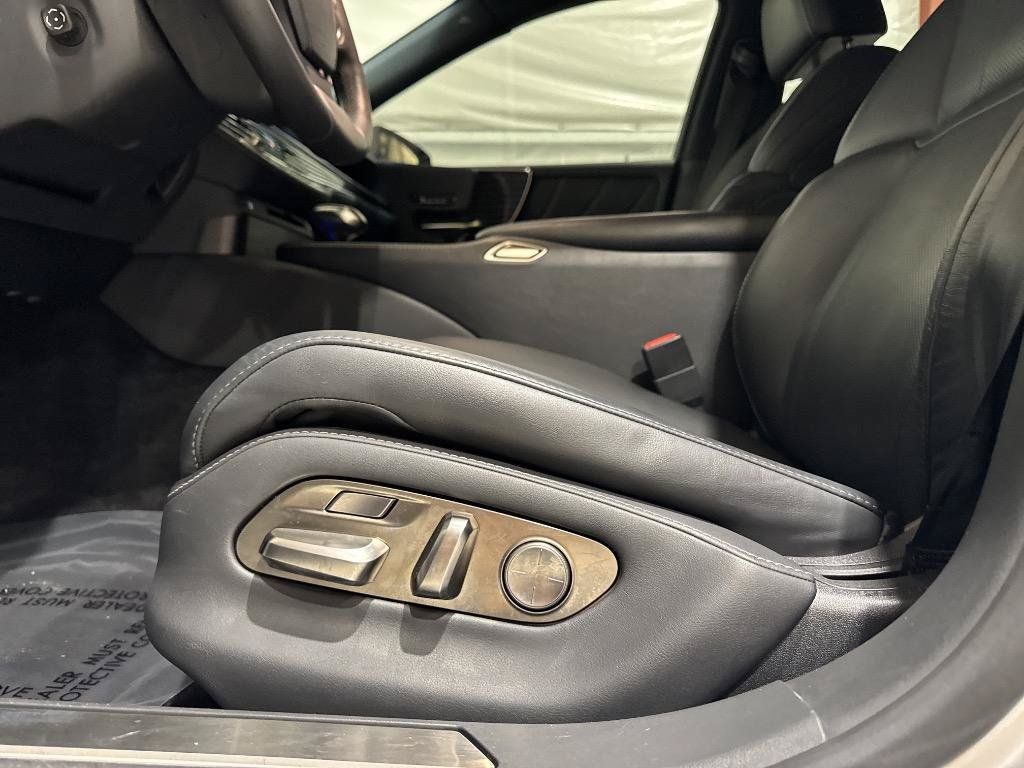 Used 2018 Lexus LS 500 w/ Accessory Package (Z1) RWD image 41