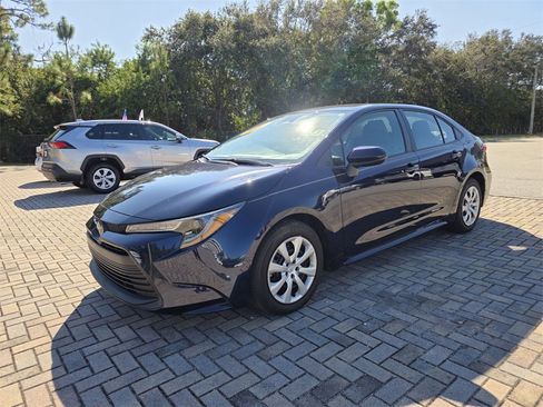 Certified 2025 Toyota Corolla LE image 3