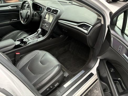 Used 2016 Ford Fusion Titanium image 17