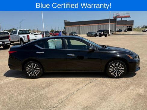 Used 2025 Nissan Altima 2.5 SV FWD image 4