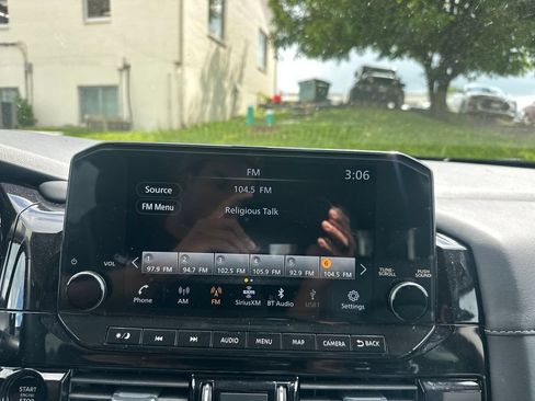 Used 2025 Nissan Pathfinder SL w/ SL Premium Package FWD image 49