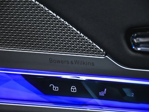 Used 2023 BMW i7 xDrive60 image 32