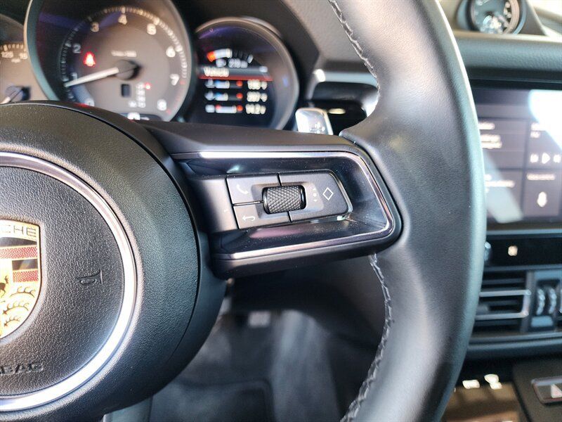 Used 2022 Porsche Macan AWD/4WD image 35