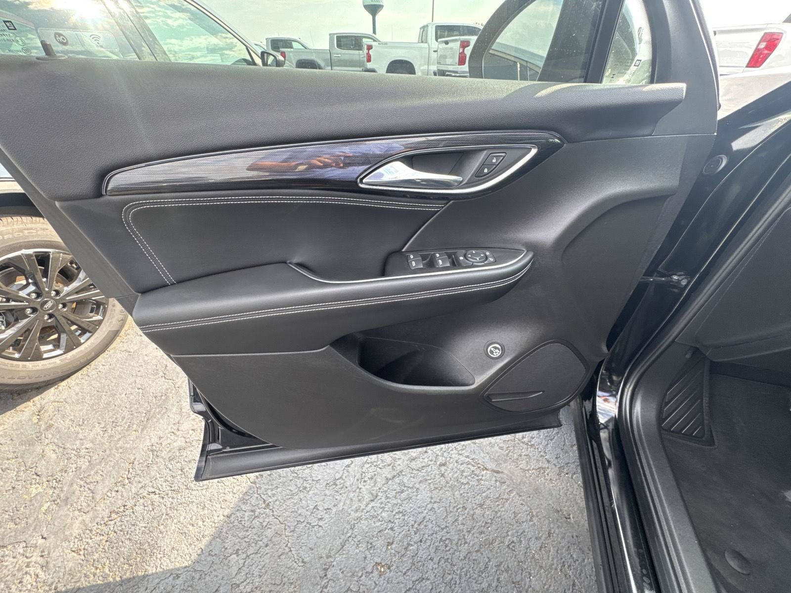 Used 2023 Buick Envision Preferred FWD image 8
