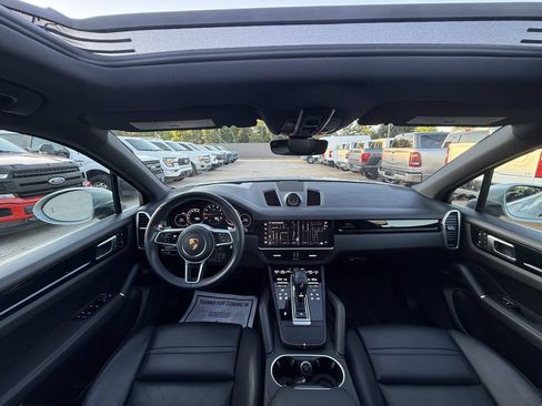 Used 2023 Porsche Cayenne AWD/4WD image 19