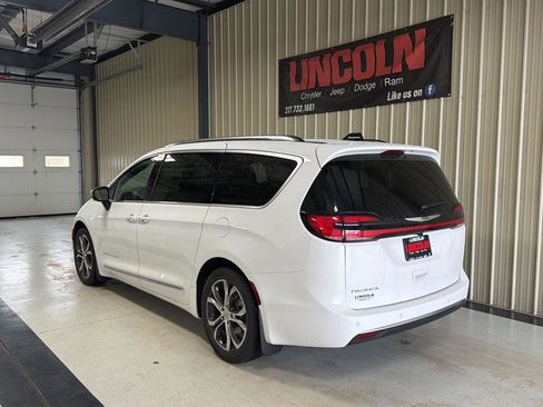 New 2026 Chrysler Pacifica Pinnacle FWD image 3