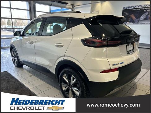 Used 2022 Chevrolet Bolt EUV LT w/ Convenience Package image 4