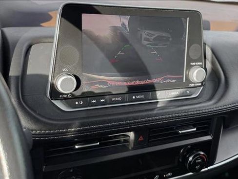 Used 2023 Nissan Rogue SV image 14