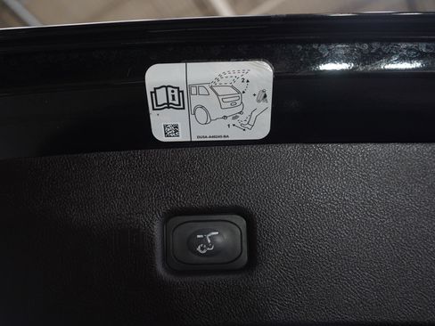 Used 2019 Lincoln Nautilus Black Label image 12