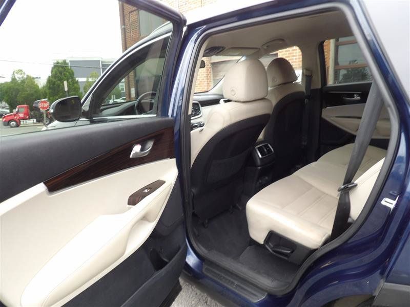 Used 2019 Kia Sorento AWD w/ LX Convenience Package image 11