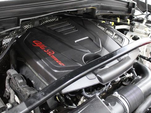 Used 2018 Alfa Romeo Stelvio Base image 34