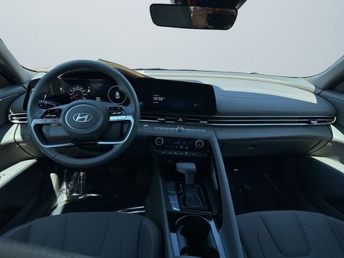 Used 2024 Hyundai Elantra SEL w/ Convenience Package image 10