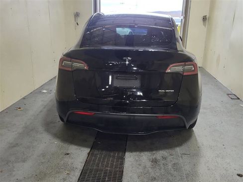Used 2020 Tesla Model Y Long Range image 7