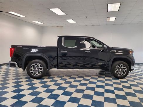 Used 2024 GMC Sierra 1500 SLT image 8