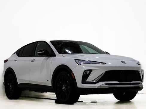 Used 2025 Buick Envista Sport Touring image 1