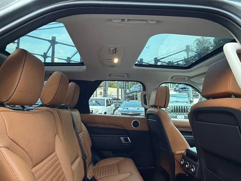 Used 2018 Land Rover Discovery HSE Luxury AWD/4WD image 16