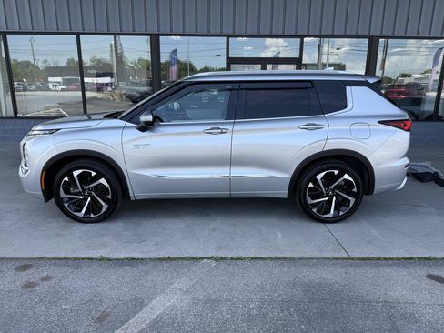 Used 2025 Mitsubishi Outlander SEL Plug-In Hybrid AWD/4WD image 9