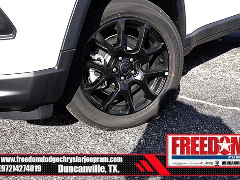 New 2026 Jeep Compass Latitude image 9