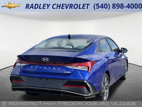 Used 2025 Hyundai Elantra Limited image 19