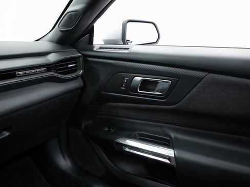 Used 2024 Ford Mustang Convertible image 22