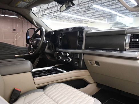 Used 2025 Ford F450 Platinum w/ Platinum Plus Package AWD/4WD image 14