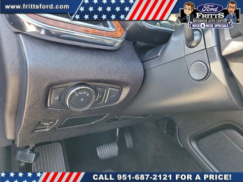 Used 2017 Lincoln Continental Select image 12